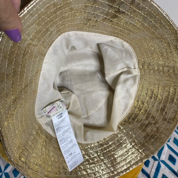 NWOT! FREE PEOPLE METALLIC GOLD
BUCKET HAT - Picture 7 of 7